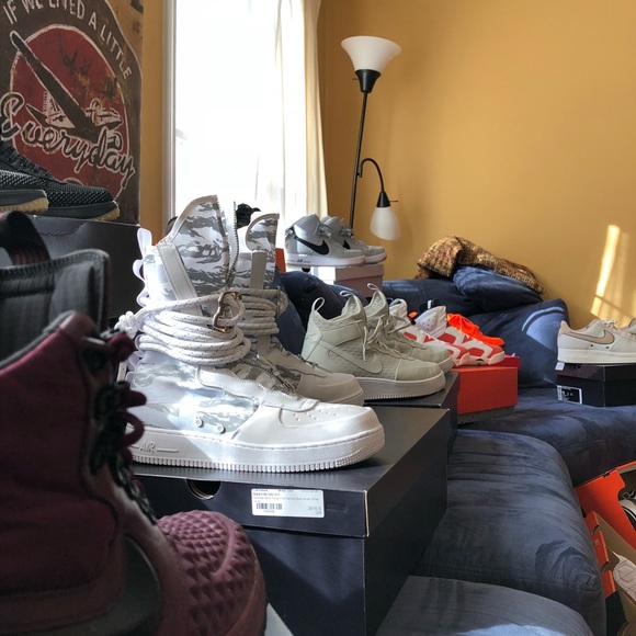 NIKE Men's Mystery Box! 2 Brand New Pairs of Nike - Picture 6 of 7